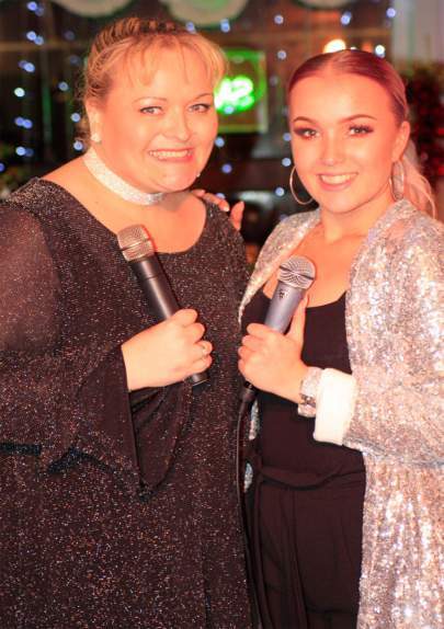 entertainment---kim-markham-and-daughter
